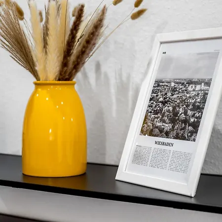 Cosy & Central, 500m From Main Station, Perfect For Work & Daire Wiesbaden