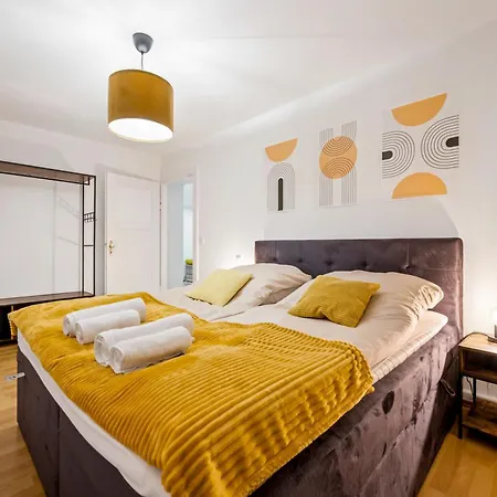 Cosy & Central, 500m From Main Station, Perfect For Work & Wiesbaden