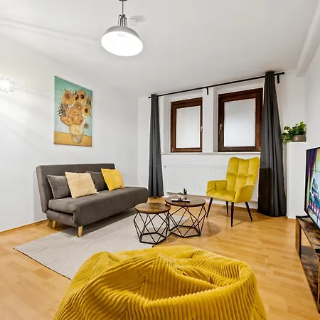 Cosy & Central, 500m From Main Station, Perfect For Work & Apartment