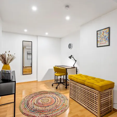 Apartment Cosy & Central, 500m From Main Station, Perfect For Work & *