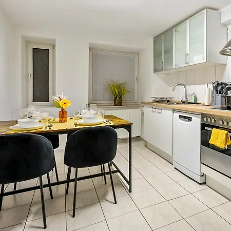 Daire Cosy & Central, 500m From Main Station, Perfect For Work & Wiesbaden
