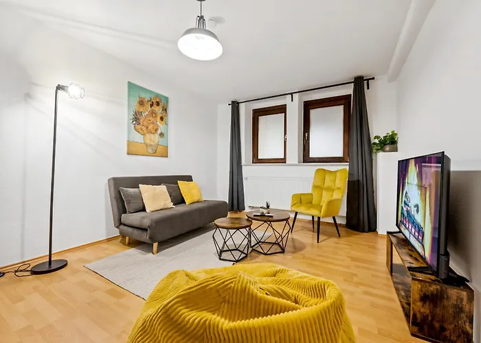 Cosy & Central, 500m From Main Station, Perfect For Work & 아파트